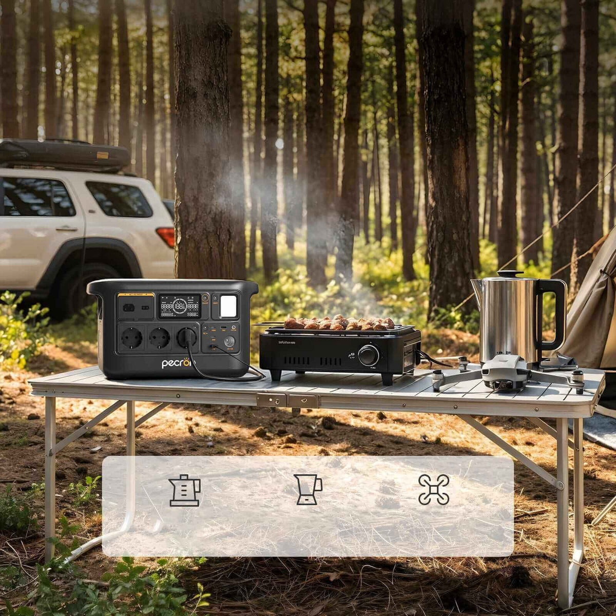 Pecron F1000LFP på bord i skogen ved terrengbil