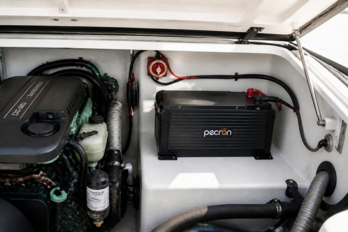 Pecron WB12200 i motorrommet på en motorbåt