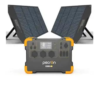 Et bærbart solcellekraftverk med to sammenleggbare solcellepaneler.