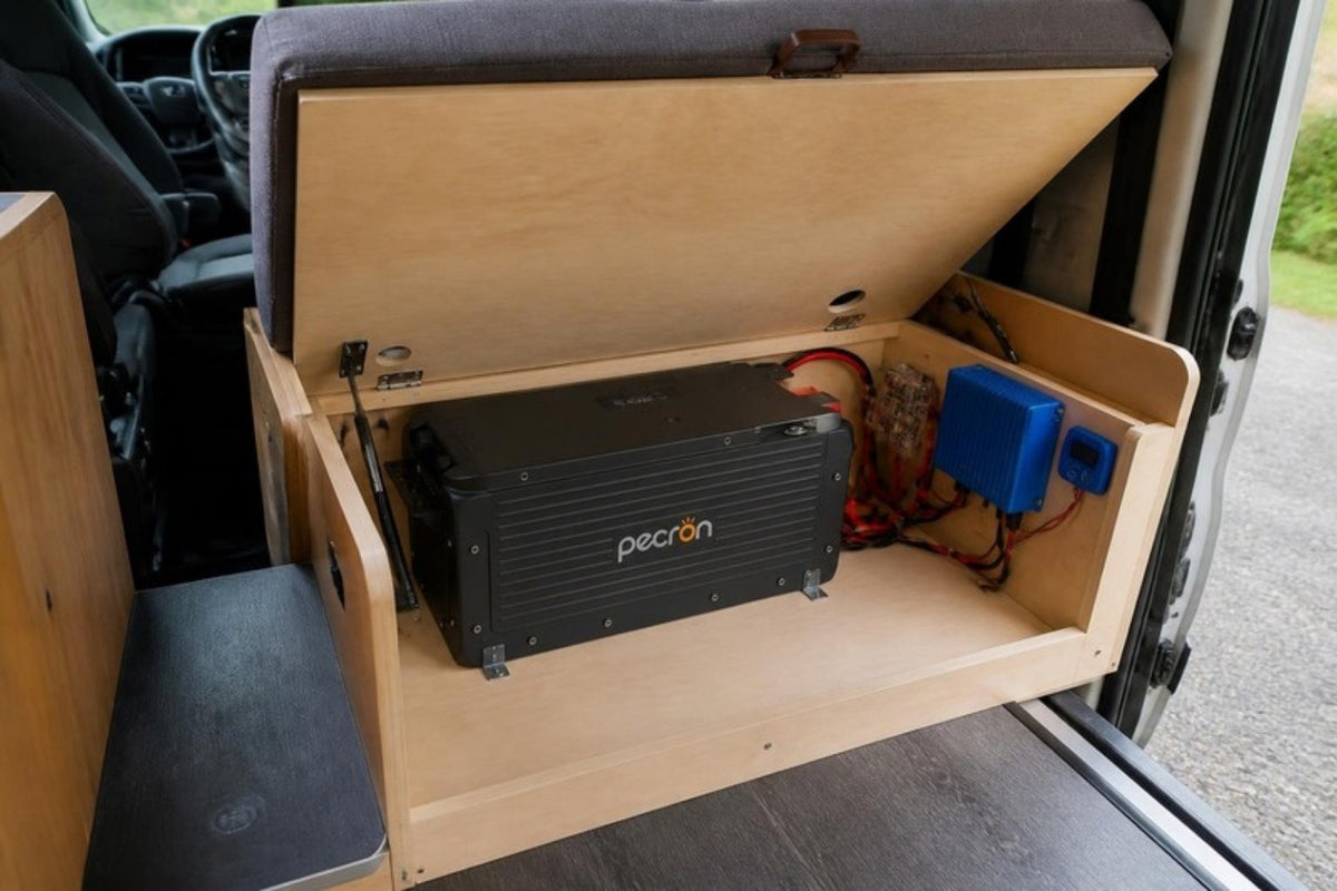 Pecron WB12200 i setekassen i en bobil